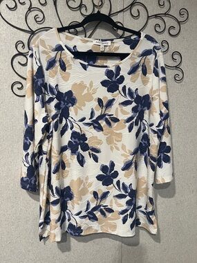 Emily Daniels Navy & Beige Floral 3/4 Sleeve Scoop Neck Tunic